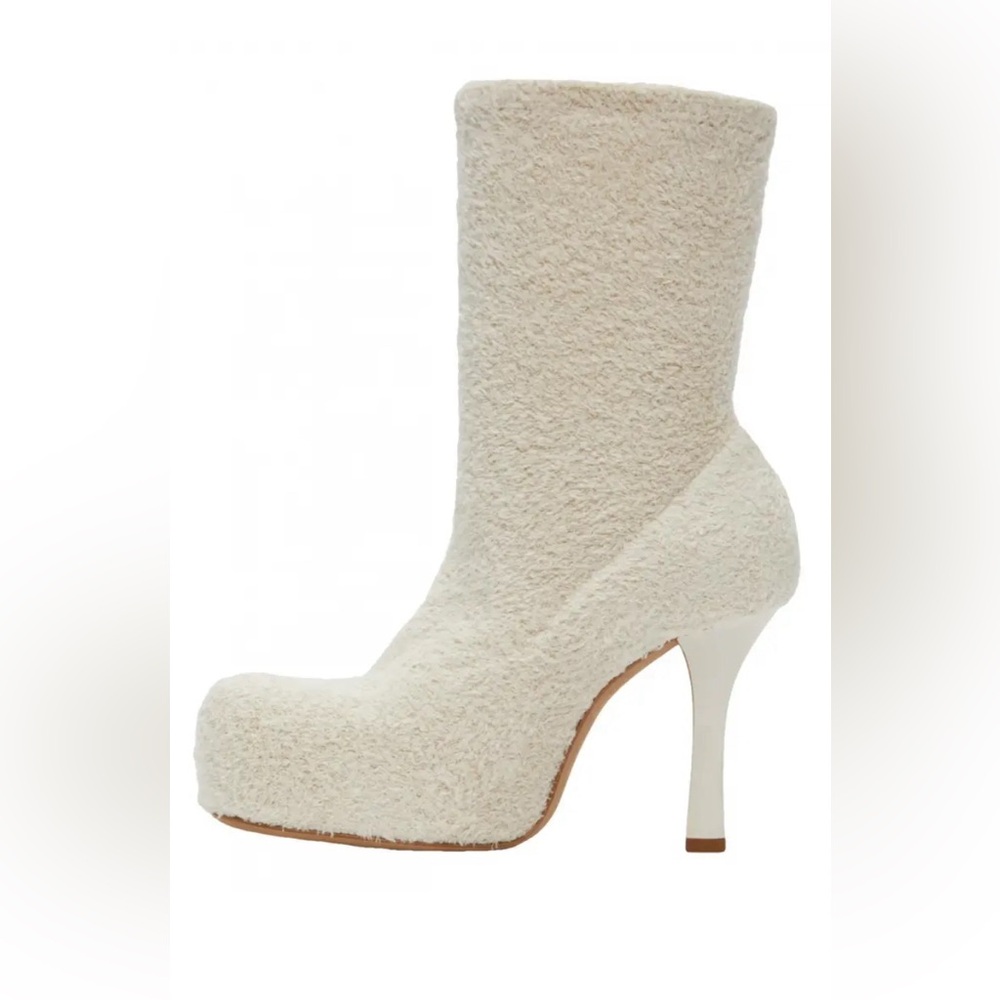 BOTTEGA VENETA 
Spongy Knit The Bold Mid Calf